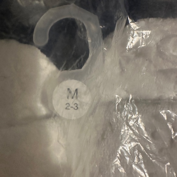 Girls Fao Schwartz Debossed Slide Slippers White M2-3 - Picture 3 of 4